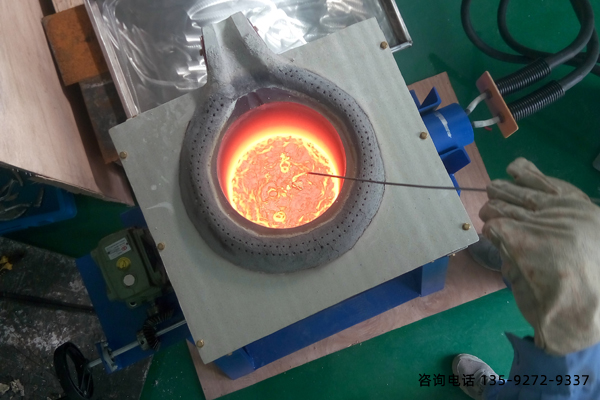 湖南中频午夜影院污视频熔炼炉厂家-耐火保温材料钳锅