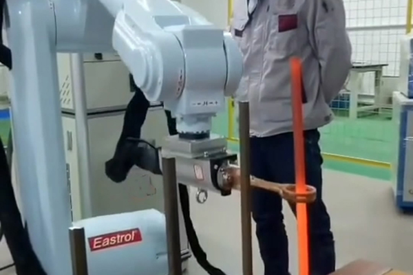 手持式午夜影院污视频加热设备 配合机械手臂实现自动化加热