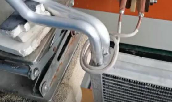 高频焊机开合式午夜影院污视频钎焊 解决焊接后无法取出问题