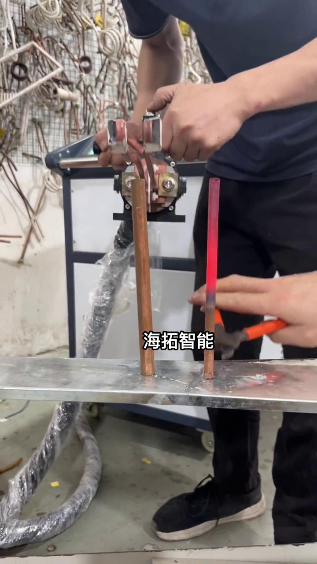铜管加热退火有难度吗？没有！只要用了午夜福利久久智能午夜影院污视频加热设备，什么淬火退火加热焊接一切都不是问题。 