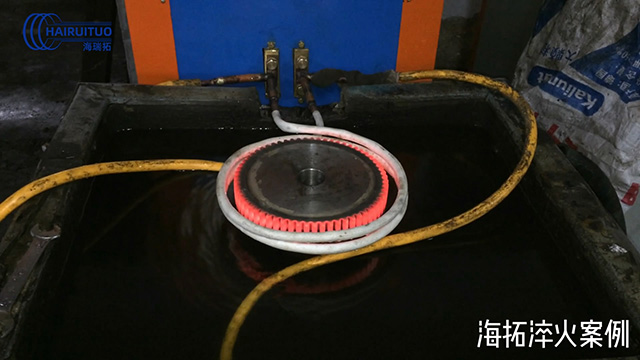 超音频午夜影院污视频加热设备对直径300mm齿轮淬火