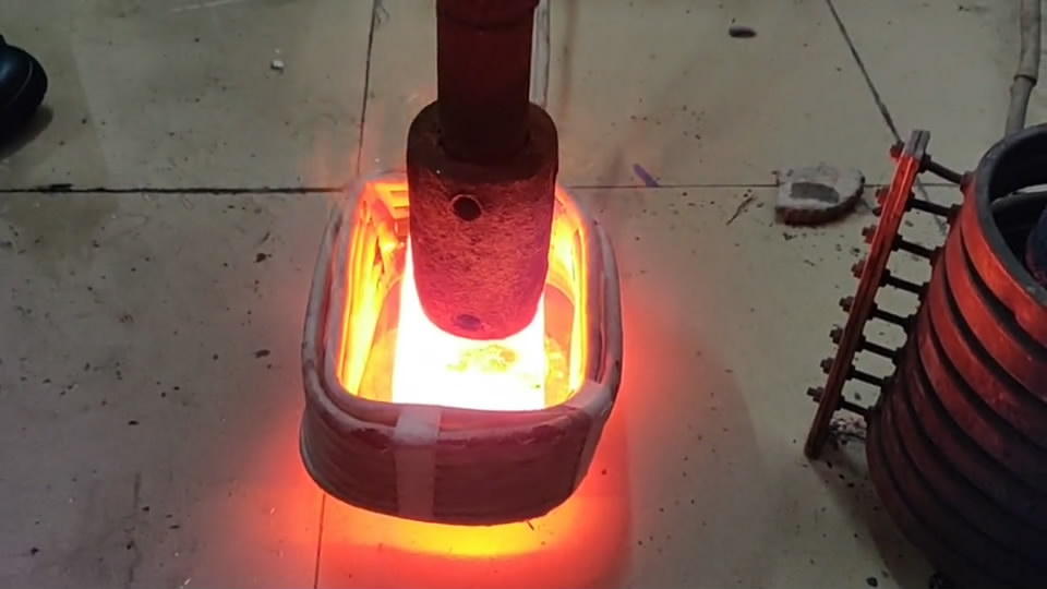 中频午夜影院污视频加热设备对铸铁加热
