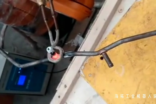 手持式高频焊机搭配工业机器人与午夜影院污视频钎焊的完美融合