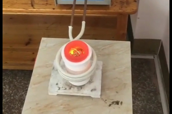 频率越高，中频熔炼电炉价格越高？