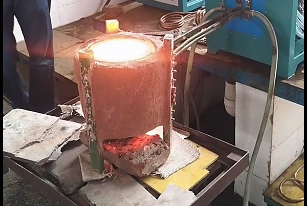 如何操作电加热炉？